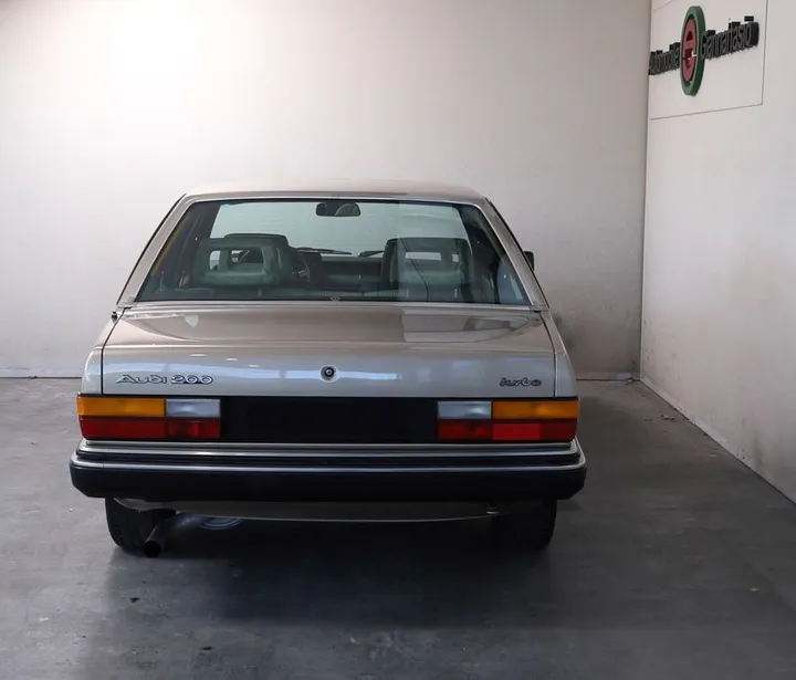 Audi 200