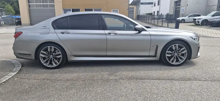 BMW M760
