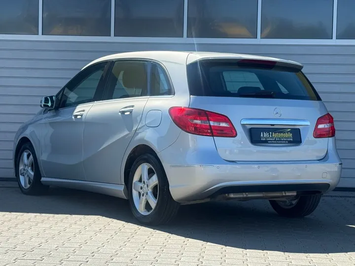 Mercedes-Benz B 200