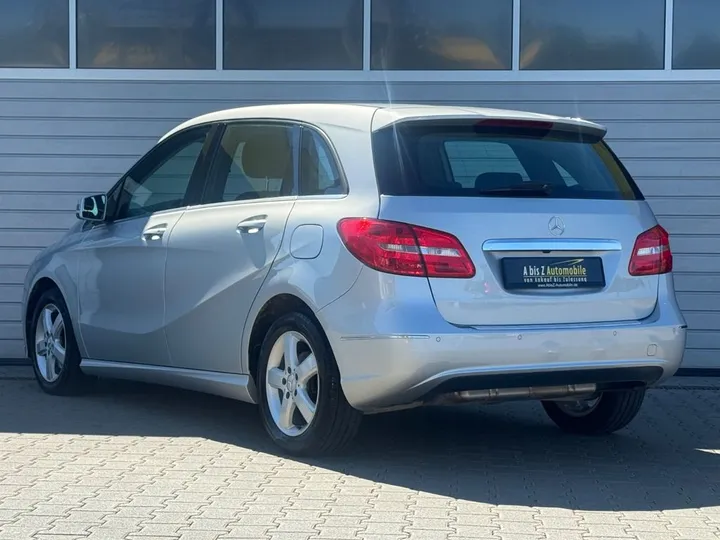 Mercedes-Benz B 200