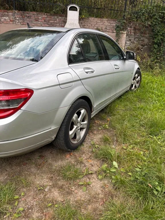 Mercedes-Benz E 320