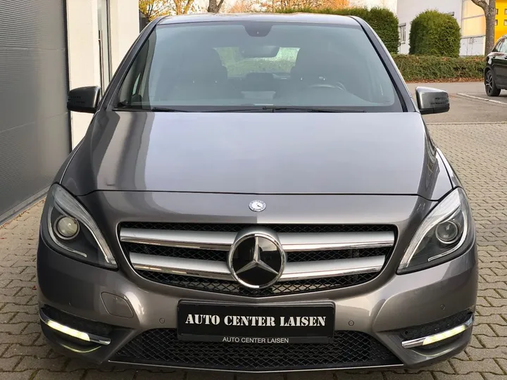 Mercedes-Benz B 220