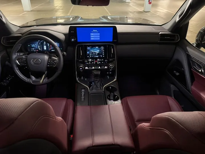Lexus LX 600