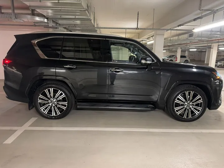 Lexus LX 600