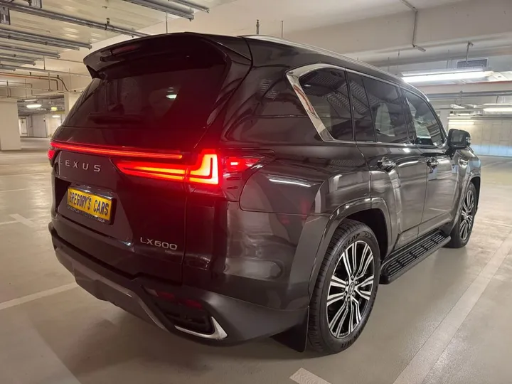 Lexus LX 600