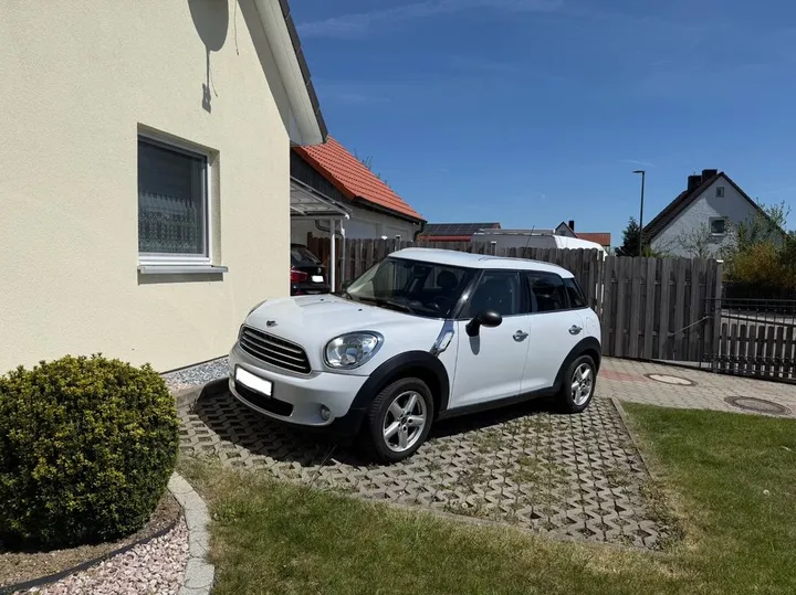 MINI One Countryman