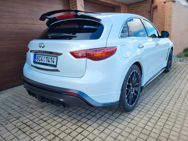 Infiniti QX70