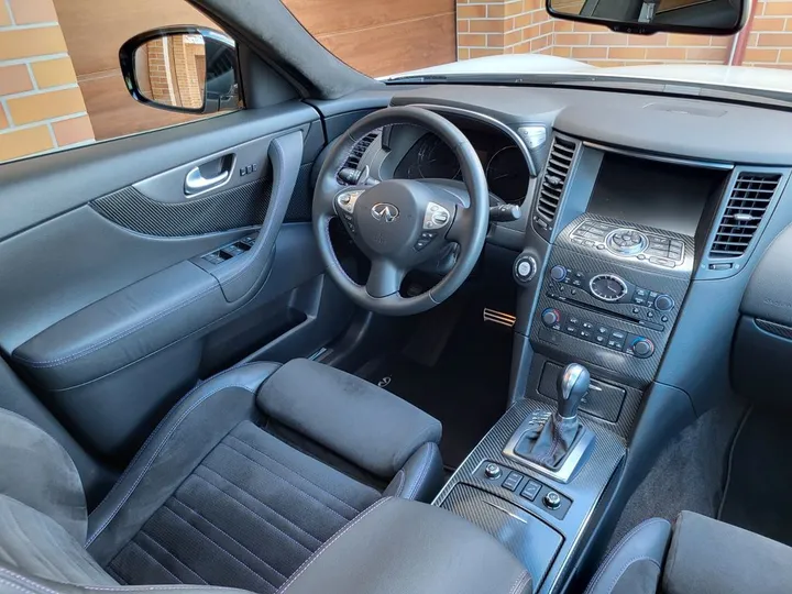 Infiniti QX70