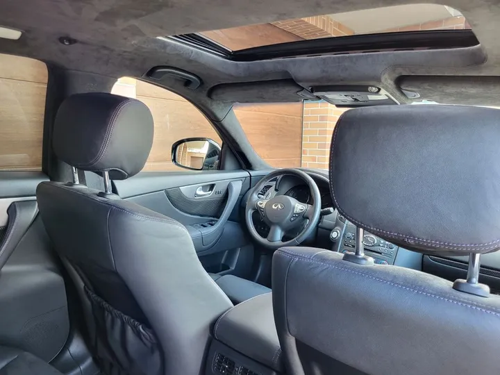 Infiniti QX70
