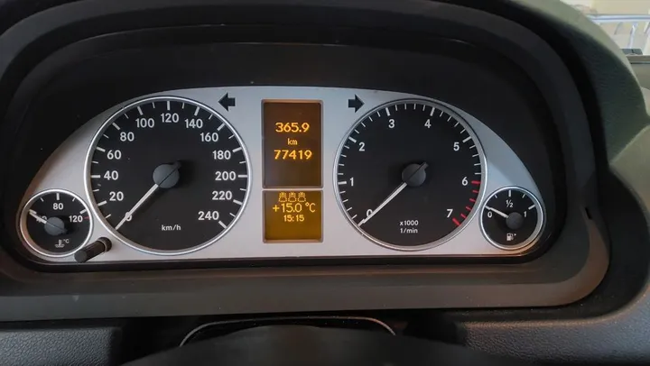 Mercedes-Benz B 200