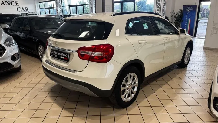Mercedes-Benz GLA 180