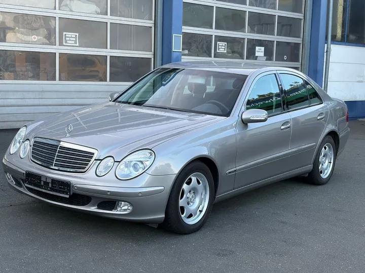 Mercedes-Benz E 200