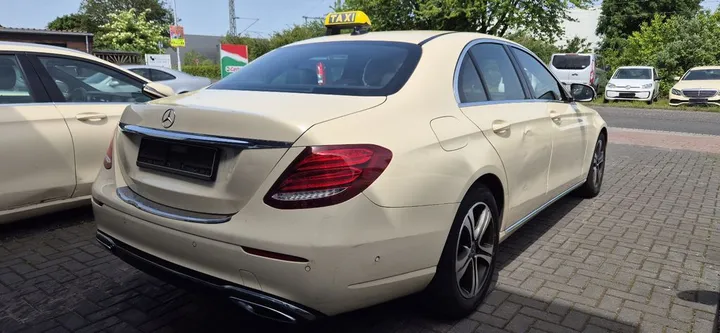 Mercedes-Benz E 200