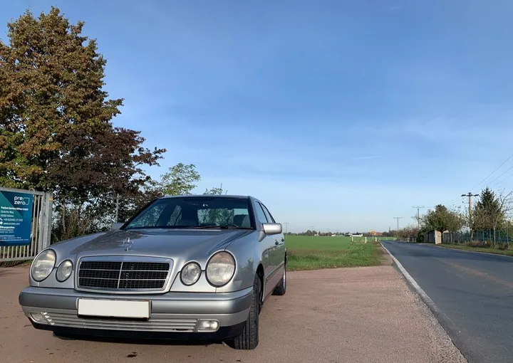 Mercedes-Benz E 200