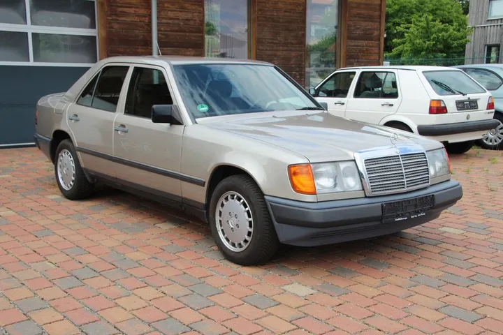 Mercedes-Benz 200