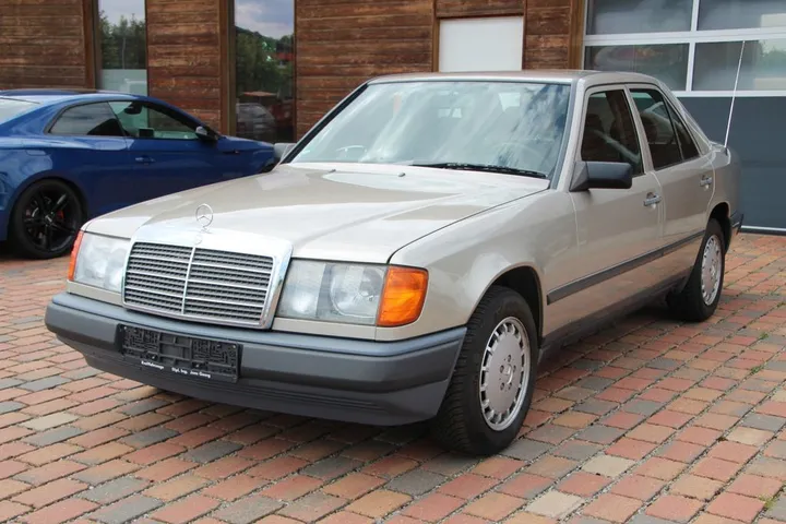 Mercedes-Benz 200