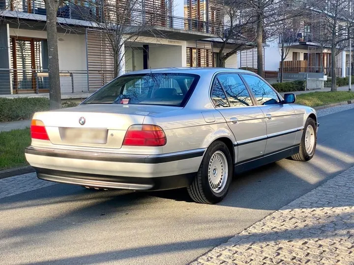 BMW 735
