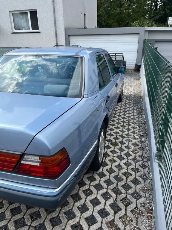 Mercedes-Benz 200