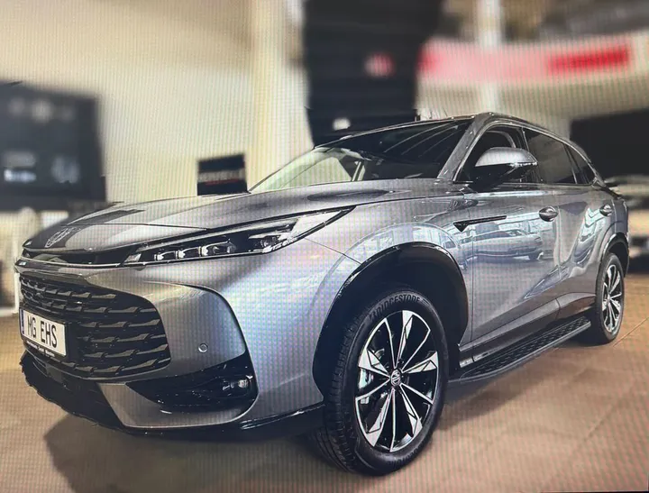 MG HS