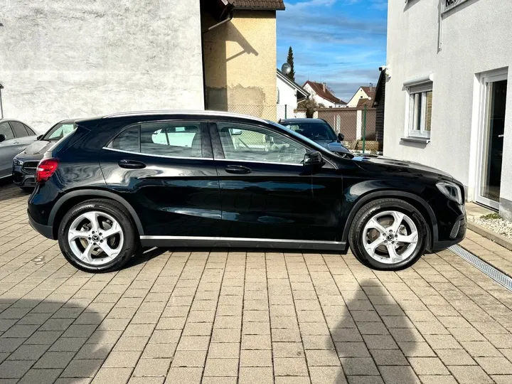 Mercedes-Benz GLA 180
