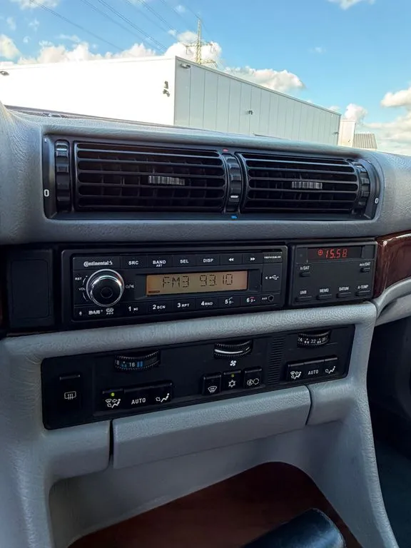 BMW 730