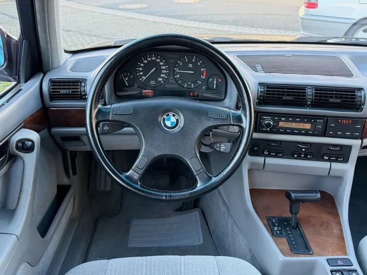 BMW 730