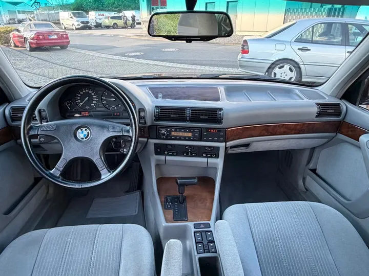 BMW 730