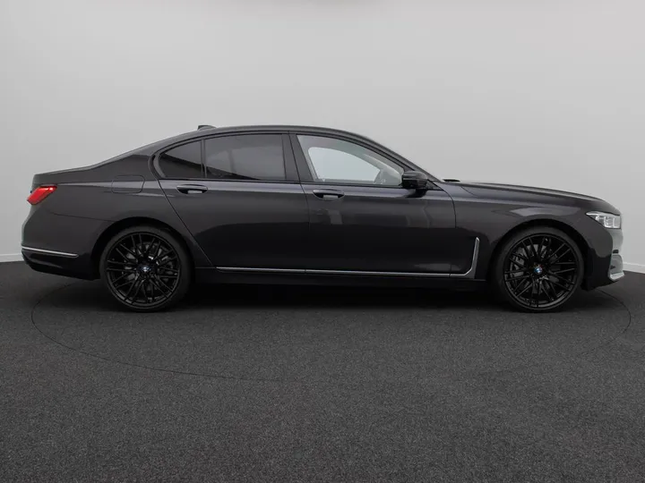 BMW 750