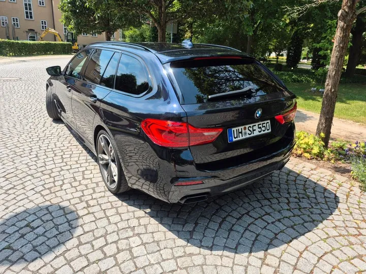 BMW M550