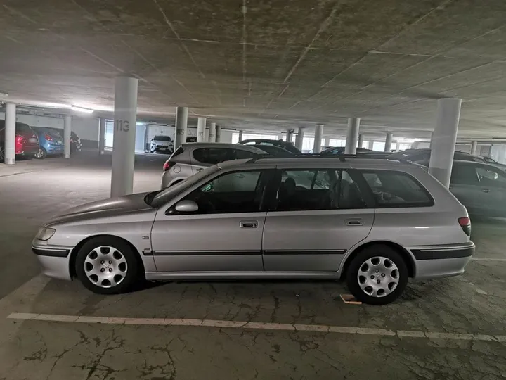 Peugeot 406