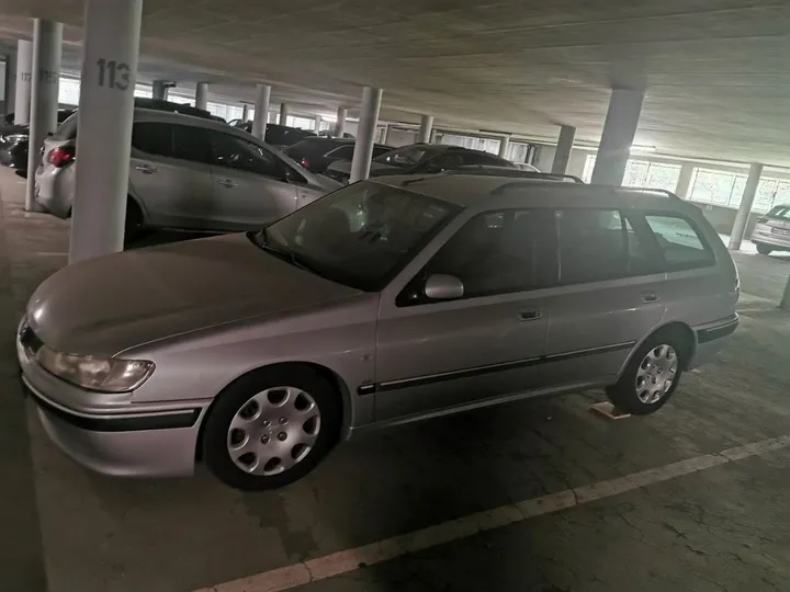 Peugeot 406