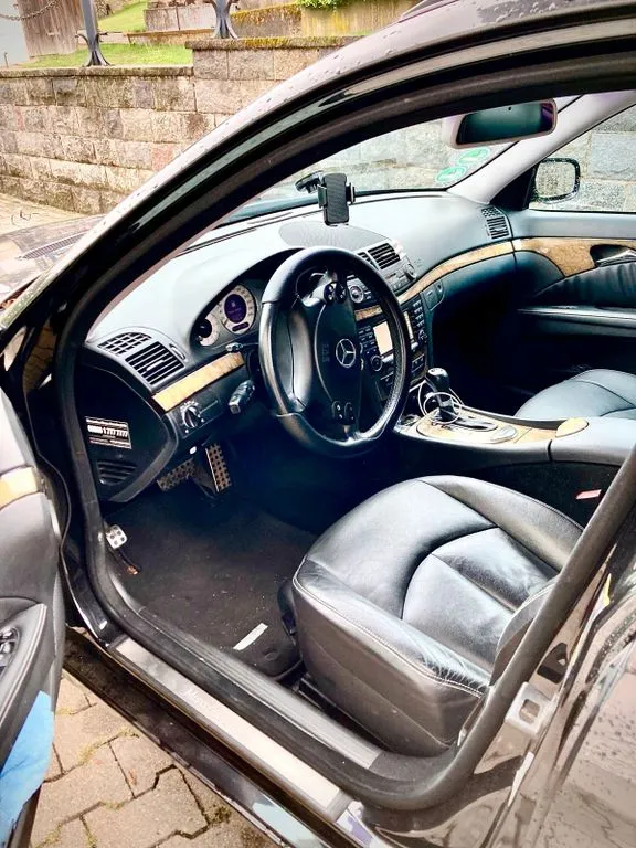 Mercedes-Benz E 320