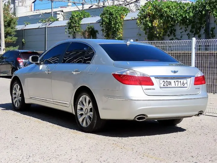 Hyundai Genesis