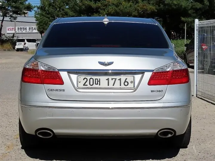 Hyundai Genesis