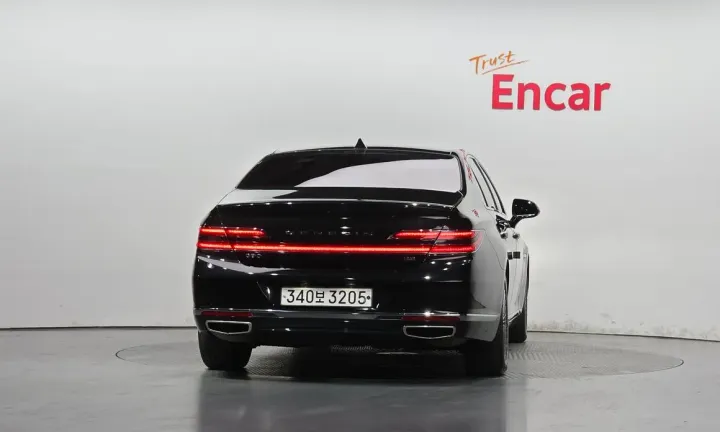 Genesis G90