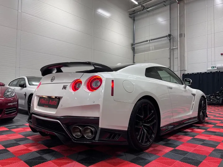 Nissan GT-R