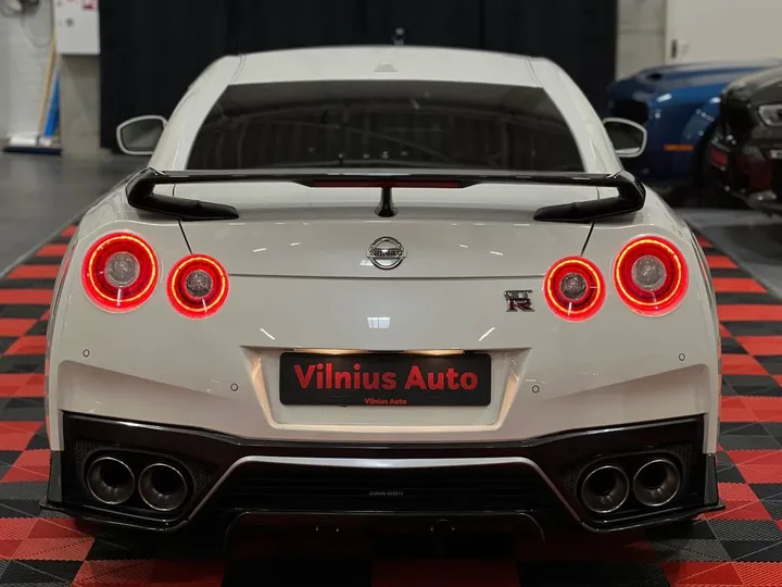 Nissan GT-R