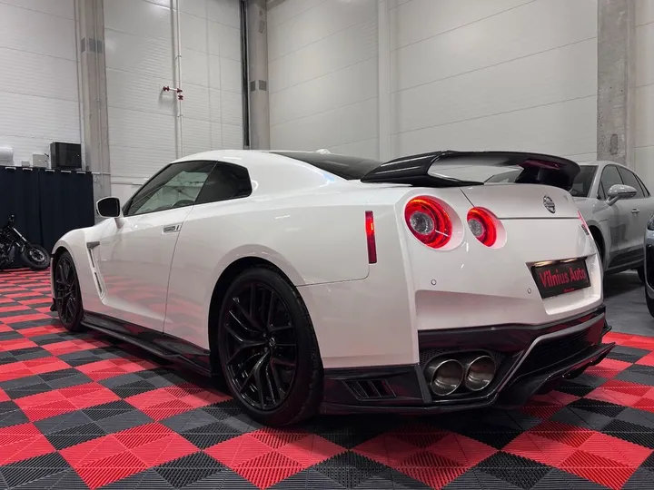 Nissan GT-R