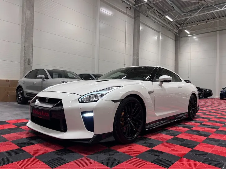 Nissan GT-R