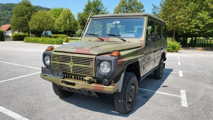 Mercedes-Benz G 230