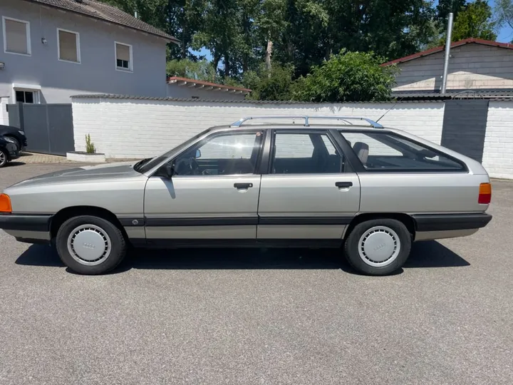 Audi 100