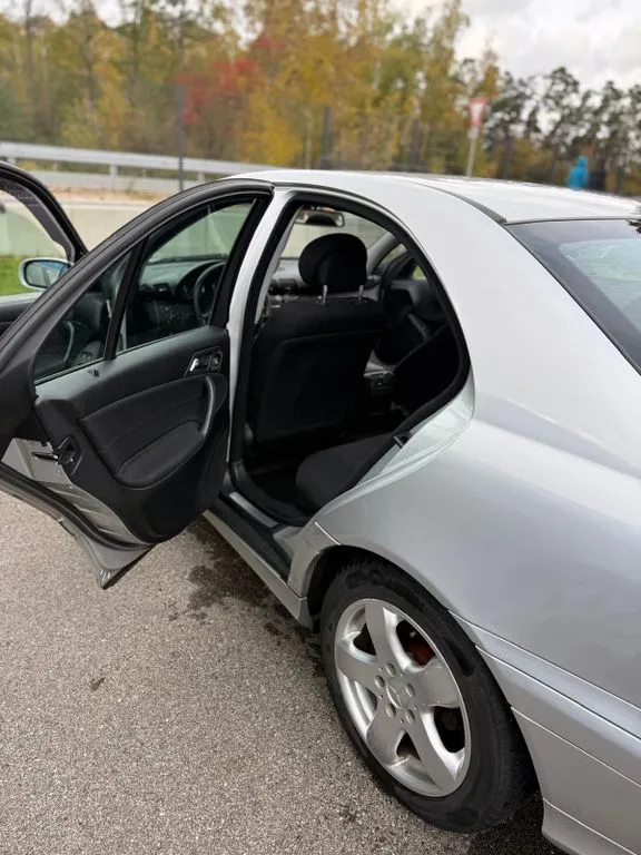 Mercedes-Benz C 220