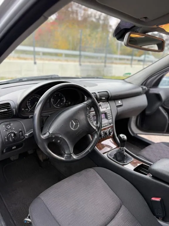 Mercedes-Benz C 220
