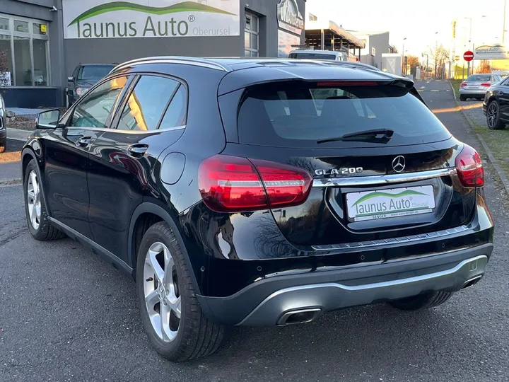 Mercedes-Benz GLA 200