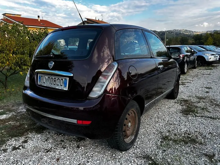 Lancia Ypsilon