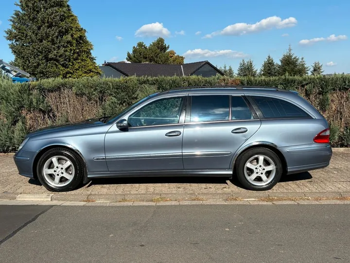 Mercedes-Benz E 240