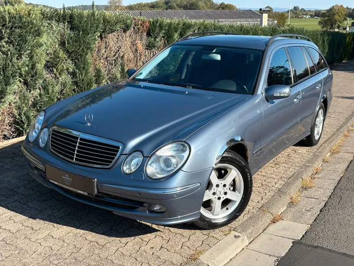 Mercedes-Benz E 240