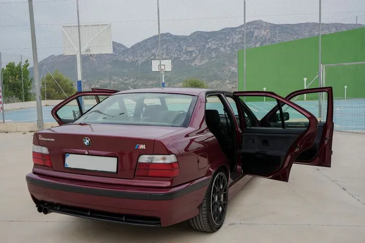 BMW 320