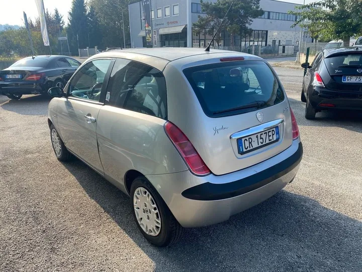 Lancia Ypsilon