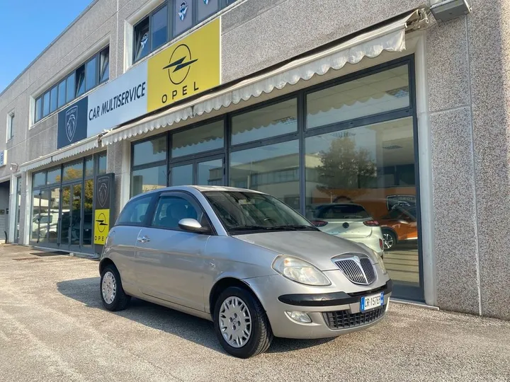 Lancia Ypsilon